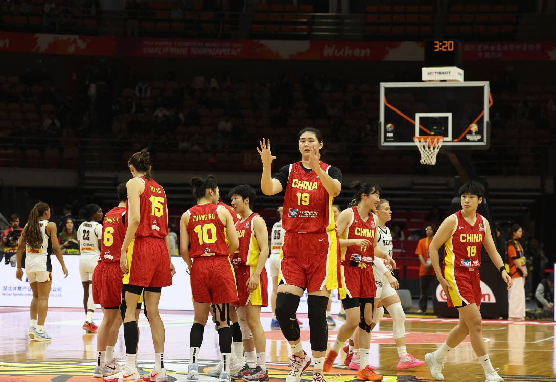 pp电子-女篮惨败张子宇成唯一亮点!18分钟20+11统治内线 2.26米对抗超强